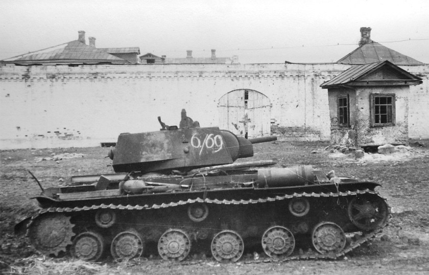 KV 1 dañado en Mtsenk